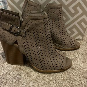 Quips booties, size 8 gently worn.